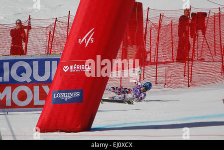 Méribel, Francia. Xix marzo, 2015. Matthias Mayer si blocca prima di finish area della FIS Coppa del Mondo di sci alpino maschile di Super-G gara su Marzo 19, 2015 a Méribel, Francia. (Foto di Mitchell Gunn/ESPA/Alamy Live News) Foto Stock