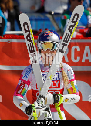 Méribel, Francia. Xix marzo, 2015. Lindsey Vonn reagisce nella finish area della FIS Coppa del Mondo di Sci Alpino femminile Super-G gara su Marzo 19, 2015 a Méribel, Francia. (Foto di Mitchell Gunn/ESPA/Alamy Live News) Foto Stock