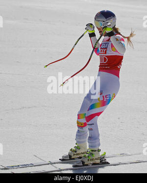 Méribel, Francia. Xix marzo, 2015. Lindsey Vonn reagisce nella finish area della FIS Coppa del Mondo di Sci Alpino femminile Super-G gara su Marzo 19, 2015 a Méribel, Francia. (Foto di Mitchell Gunn/ESPA/Alamy Live News) Foto Stock