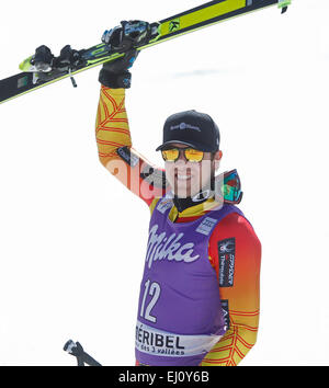 Méribel, Francia. Xix Mar, 2015. Dustin Cook reagisce nella finish area della FIS Coppa del Mondo di sci alpino maschile di Super-G gara su Marzo 19, 2015 a Méribel, Francia. Credito: Mitchell Gunn/ESPA/Alamy Live News Foto Stock