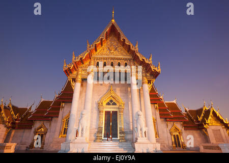 Thailandia, Bangkok, Wat Benchamabophit aka il tempio in marmo Foto Stock