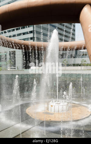 La fontana della ricchezza e della più grande fontana del mondo, si trova a Suntec City, Singapore. Foto Stock