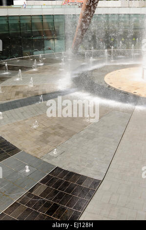 La fontana della ricchezza e della più grande fontana del mondo, si trova a Suntec City, Singapore. Foto Stock