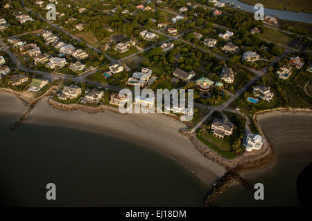 Vista aerea di ville fronte spiaggia su Sullivan's Island in Charleston, Sc Foto Stock