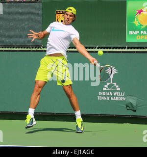 Indian Wells, California XIX Marzo, 2015 Numero 3 classificato in Mens Singles, giocatore di tennis Rafael Nadal (Spagna) al BNP Paribas Open. Credito: Lisa Werner/Alamy Live News Foto Stock