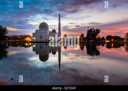 Sunrise Assalam Moschea Puchong Malaysia Foto Stock