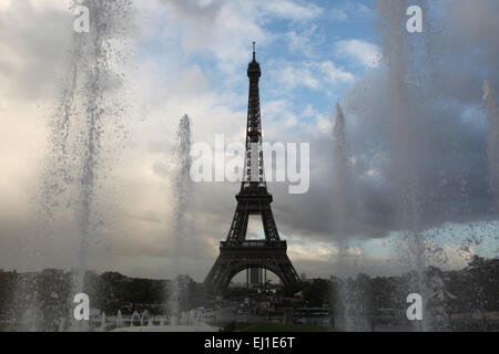 Torre Eiffel visto dal Palais de Chaillot a Parigi, Francia. Foto Stock