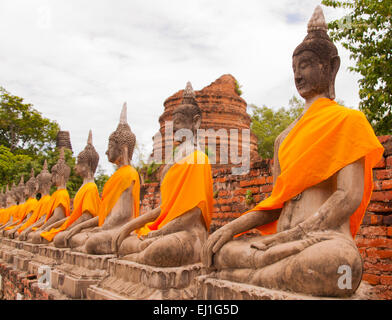 Ayutthaya ,Thailand-June 27, 2013: a piedi attorno a Wat Yai Chai Mong Kol Foto Stock