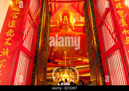 AYUTTHAYA,Thailandia-Giugno 27, 2013:La principale immagine del Buddha, Wat Phanan Choeng in Ayutthaya. Foto Stock