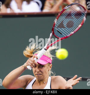 Los Angeles, California, USA. Xix Mar, 2015. Sabine LISICKI, della Germania, in azione durante una partita contro Flavia PENNETTA, dell'Italia, il BNP Paribas Open Tennis Tournament il 19 marzo 2015 in Indian Wells, California. Lisicki sconfitto pennetta. Credito: Ringo Chiu/ZUMA filo/Alamy Live News Foto Stock