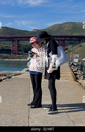 Turistico vietnamita, scattare fotografie, Satterlee frangiflutti, Fort Baker, città, Sausalito, Marin County, California Foto Stock