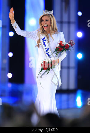 Miss New York Kira Kazantsev è incoronato Miss America al Miss America 2015 concorso al Boardwalk Hall dotata di: Miss America 2015 Kira Kazantsev dove: Atlantic City, New Jersey, Stati Uniti quando: 14 Set 2014 Foto Stock