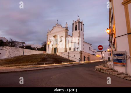 Vista la storica chiesa cristiana del villaggio di Estoi in Portogallo. Foto Stock