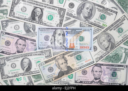 Molte diverse denominazioni delle banconote di dollari Foto Stock