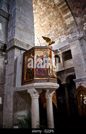 L interno della chiesa di Panagia Ekatontapiliani in Parikia, Paros, Grecia. Foto Stock