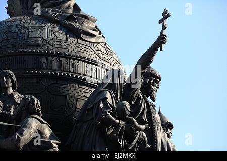 Russia - Velikiy Novgorod: il monumento in bronzo per il millennio della Russia,frammento del secondo registro scultoreo Foto Stock