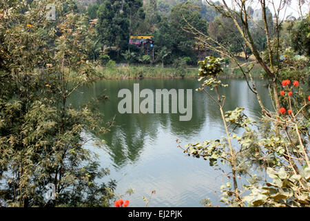 Immagine vista sulla piazza del Lago Bunyonyi e in Uganda occidentale Foto Stock