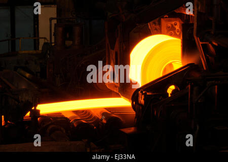 Rotoli di acciaio caldi Foto Stock