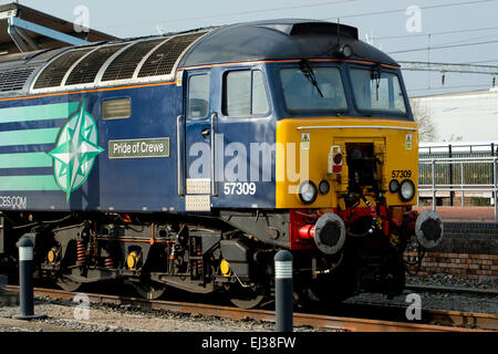 Direct Rail Services class 57 locomotiva diesel "orgoglio di Crewe' a Rugby, Regno Unito Foto Stock