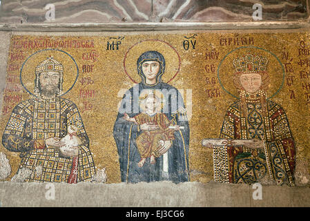 Mosaico di Empress Zoe e Costantino IX Monomakhos in Hagia Sofia, Istanbul Foto Stock