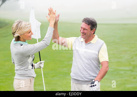 Golf giovane alta fiving Foto Stock