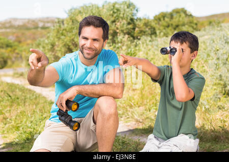 Padre e figlio in campagna Foto Stock