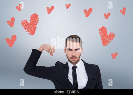 Immagine composita di imprenditore braccio tensore muscoli e guardando la fotocamera Foto Stock