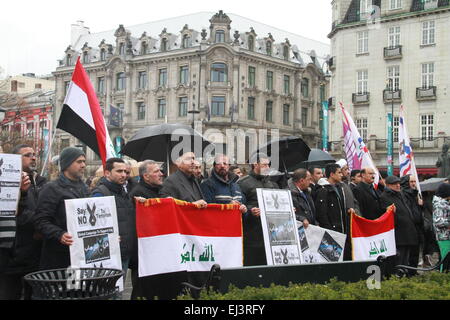 Oslo, Norvegia. 20 Mar, 2015. Oltremare iracheni a partecipare a una manifestazione di protesta contro il terrorismo le attività del gruppo estremista islamico di "membro" (SI) a Oslo, Norvegia, 20 marzo 2015. © Liang Youchang/Xinhua/Alamy Live News Foto Stock