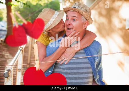 Immagine composita di felice coppia matura al divertimento in città Foto Stock