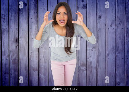 Immagine composita di angry brunette urlando Foto Stock