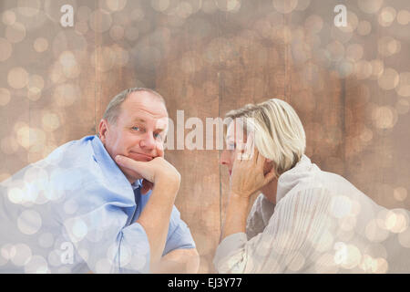 Immagine composita della coppia matura giacenti e sorridente Foto Stock