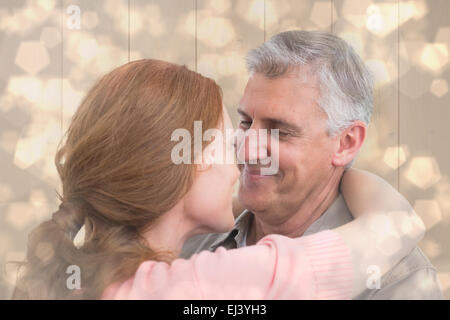 Immagine composita di casual giovane costeggiata e sorridente Foto Stock