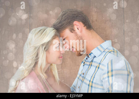 Immagine composita della coppia attraente sorridente ad ogni altro Foto Stock
