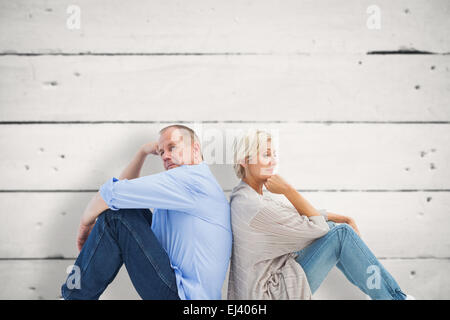 Immagine composita di sconvolgere coppia matura non parlare Foto Stock