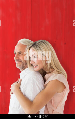 Immagine composita di affettuosa giovane in piedi e abbracciando Foto Stock