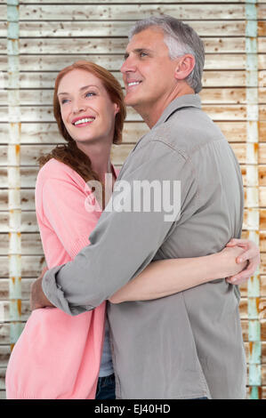 Immagine composita di casual giovane costeggiata e sorridente Foto Stock