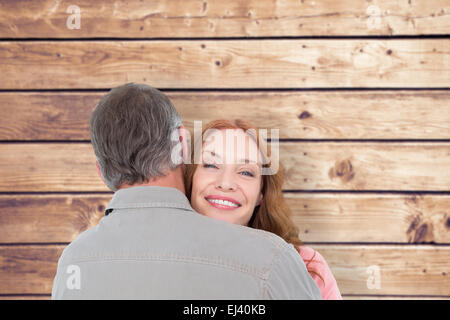 Immagine composita di casual giovane costeggiata ogni altro Foto Stock