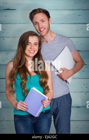 Immagine composita del ritratto di sorridere giovane coppia con libri Foto Stock