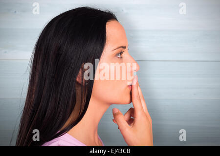 Immagine composita della giovane donna con il dito sulle labbra Foto Stock