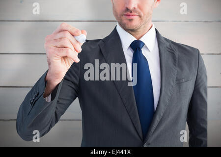 Immagine composita di grave imprenditore iscritto con marcatore Foto Stock