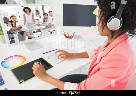 Immagine composita della femmina donna business dando una presentazione Foto Stock