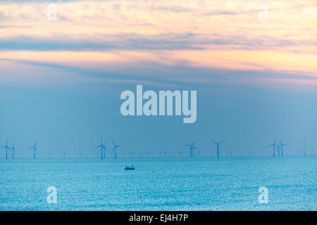 Egmond aan Zee, North Holland, Paesi Bassi, off shore wind park, 18 chilometri di costa, tramonto Foto Stock