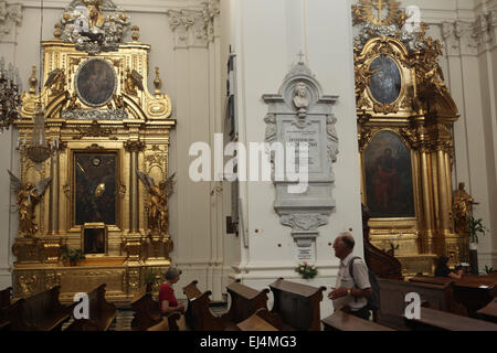 Pilastro contenente il cuore del compositore polacco Frédéric Chopin nella chiesa di Santa Croce a Varsavia in Polonia. Foto Stock