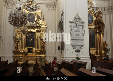 Pilastro contenente il cuore del compositore polacco Frédéric Chopin nella chiesa di Santa Croce a Varsavia in Polonia. Foto Stock