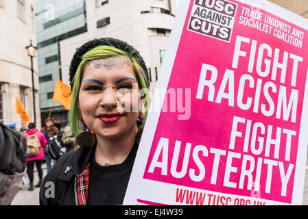 Sabato 21 Marzo, 2015. Londra. Toyah percorsa da Norwich oggi partecipare il piedistallo fino al razzismo dimostrazione. La dimostrazione è stata organizzata per prendere posto un mese prima delle elezioni generali e invia un messaggio potente per i politici. Credito: Gordon Scammell/Alamy Live News Foto Stock