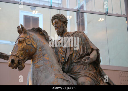 Statua equestre di Marco Aurelio (121-10 AD). Imperatore romano. 2° C. d. Musei Capitolini. Roma. L'Italia. Foto Stock