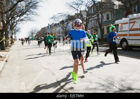 Per chi ama fare jogging, South Boston, il giorno di San Patrizio la gara su strada, South Boston, Massachusetts, STATI UNITI D'AMERICA Foto Stock