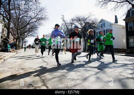 Per chi ama fare jogging, South Boston, il giorno di San Patrizio la gara su strada, South Boston, Massachusetts, STATI UNITI D'AMERICA Foto Stock