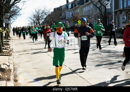 Per chi ama fare jogging, South Boston, il giorno di San Patrizio la gara su strada, South Boston, Massachusetts, STATI UNITI D'AMERICA Foto Stock