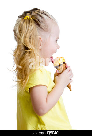 Lato di kid a mangiare il gelato Foto Stock